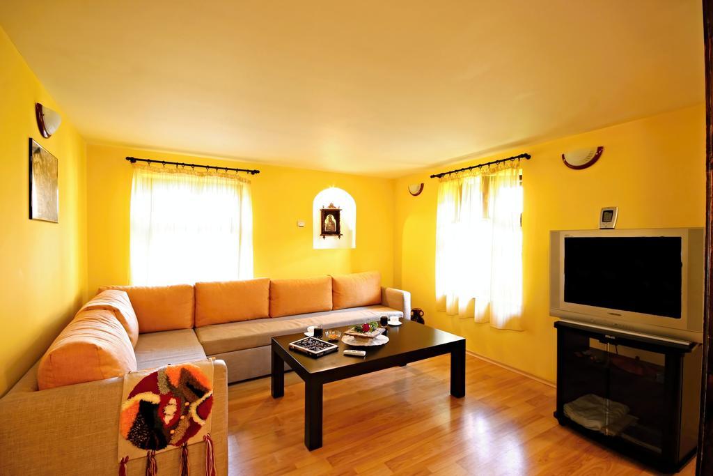 Private 4Br-2Ba Guest House Dryanovo With Pool And Free Parking Buitenkant foto